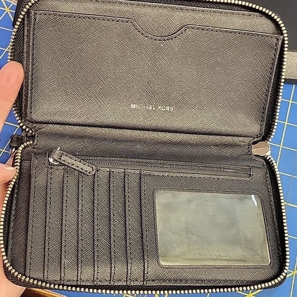 Michael Kors MK Black Wallet 12x4x1 Preloved - Picture 12 of 16